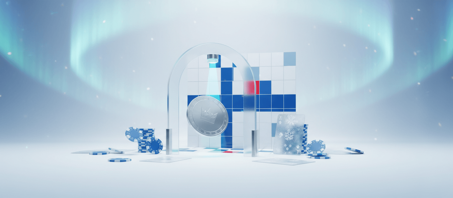 Kruunukolikko lasikaaren alla Suomen risti-ruudukon ja pelimerkkien kanssa kuvastaa nettikasinon ominaisuuksia